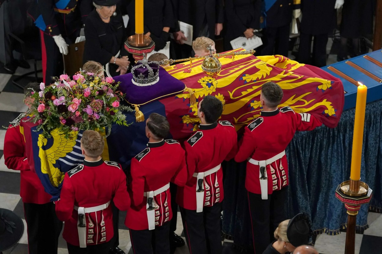 Queen Elizabeth, coffin