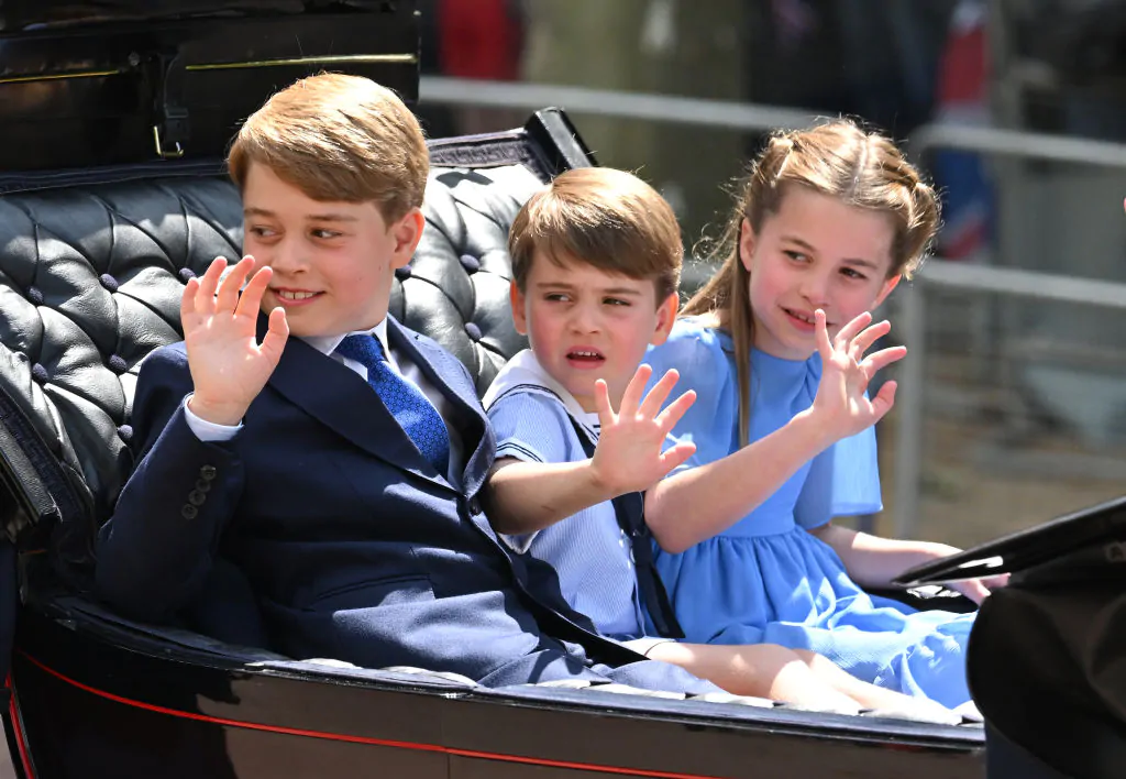 Prince Louis, Prince George, and Princess Charlotte waives to a crowd of people